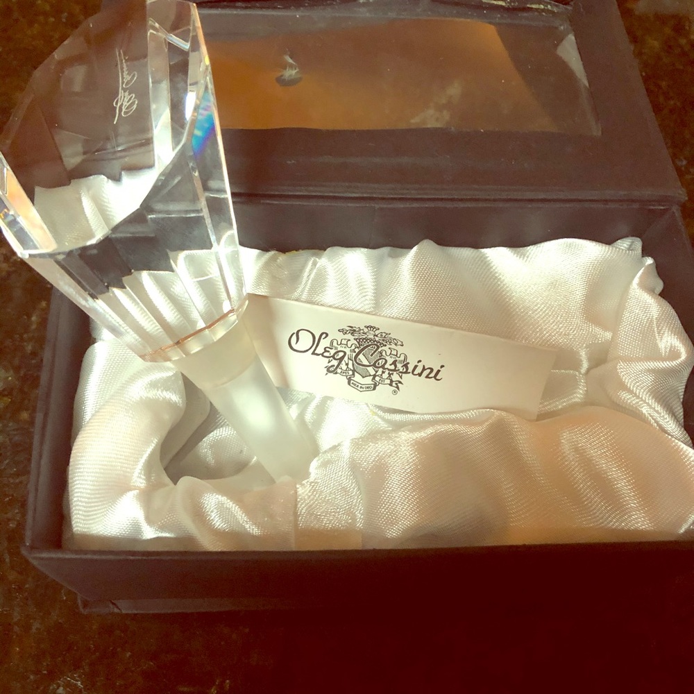 Crystal glass wine stopper